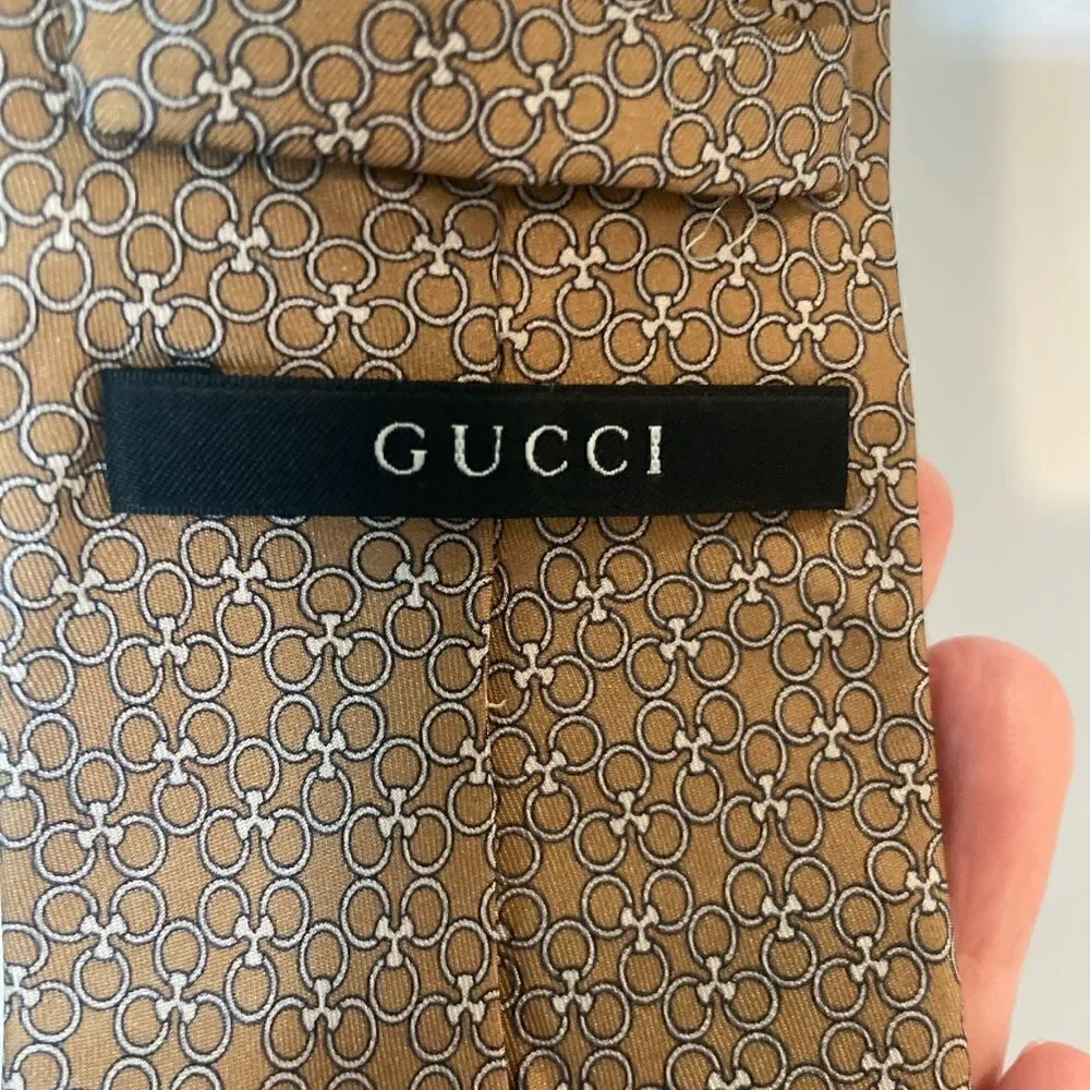 Gucci 100% silk tie- excellent condition